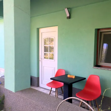 Homestay Double With Bathroom, Wifi, Airco, Parking, Washing Machine, Grill