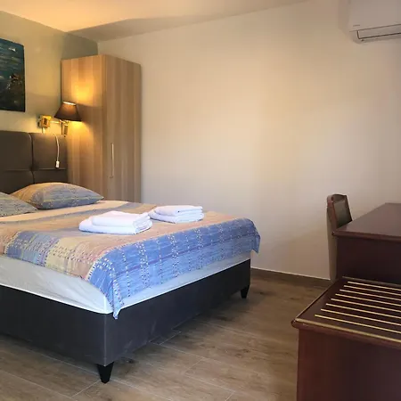 Homestay Double With Bathroom, Wifi, Airco, Parking, Washing Machine, Grill